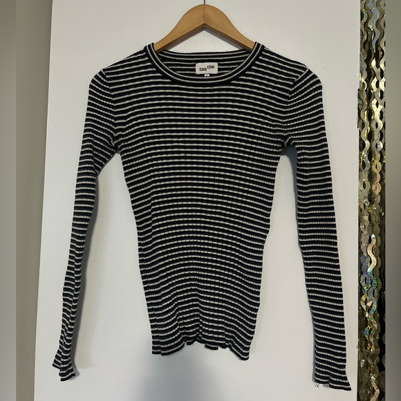 Frank & Oak Sweaters - Frank & Oak stripped ribbed navy & white long sleeve sweater